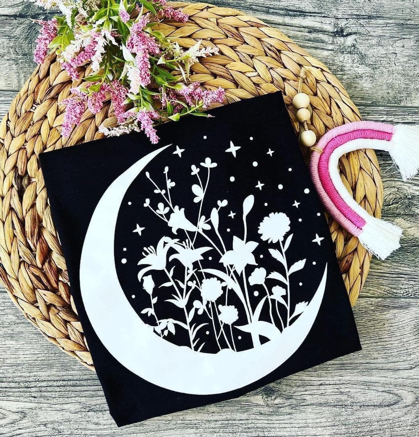 Camisa con flor de luna