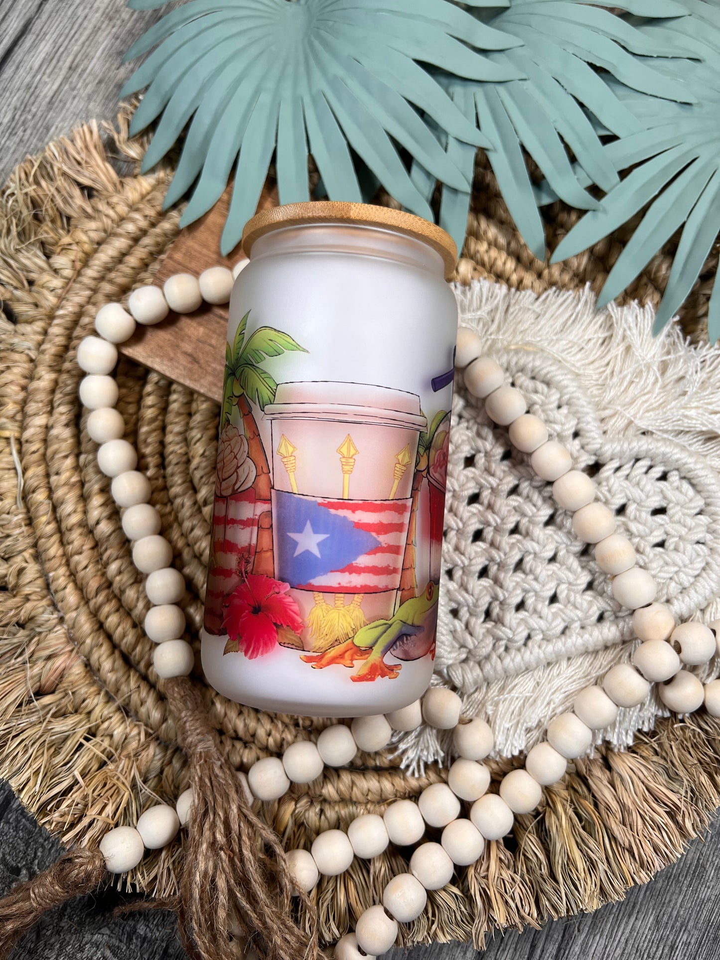 Lata de café latte de Puerto Rico en vaso